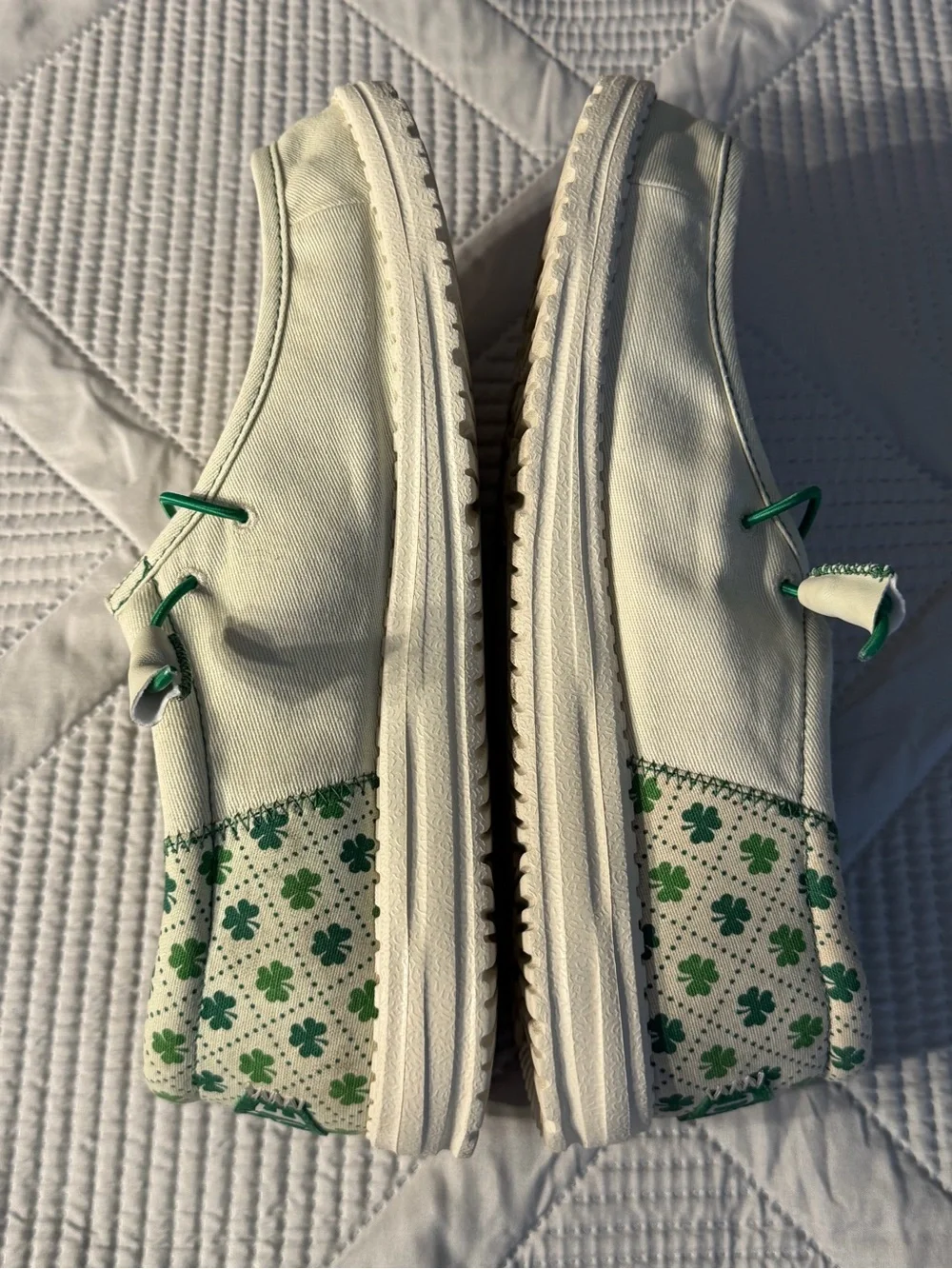 Hey Dude Mens Sz 11 White Canvas Sneakers with Green Shamrocks & Green Pull Tabs